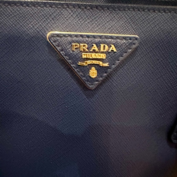 ❣️SOLD❣️Authentic Prada tote bag ( missing strap) - Picture 3 of 12